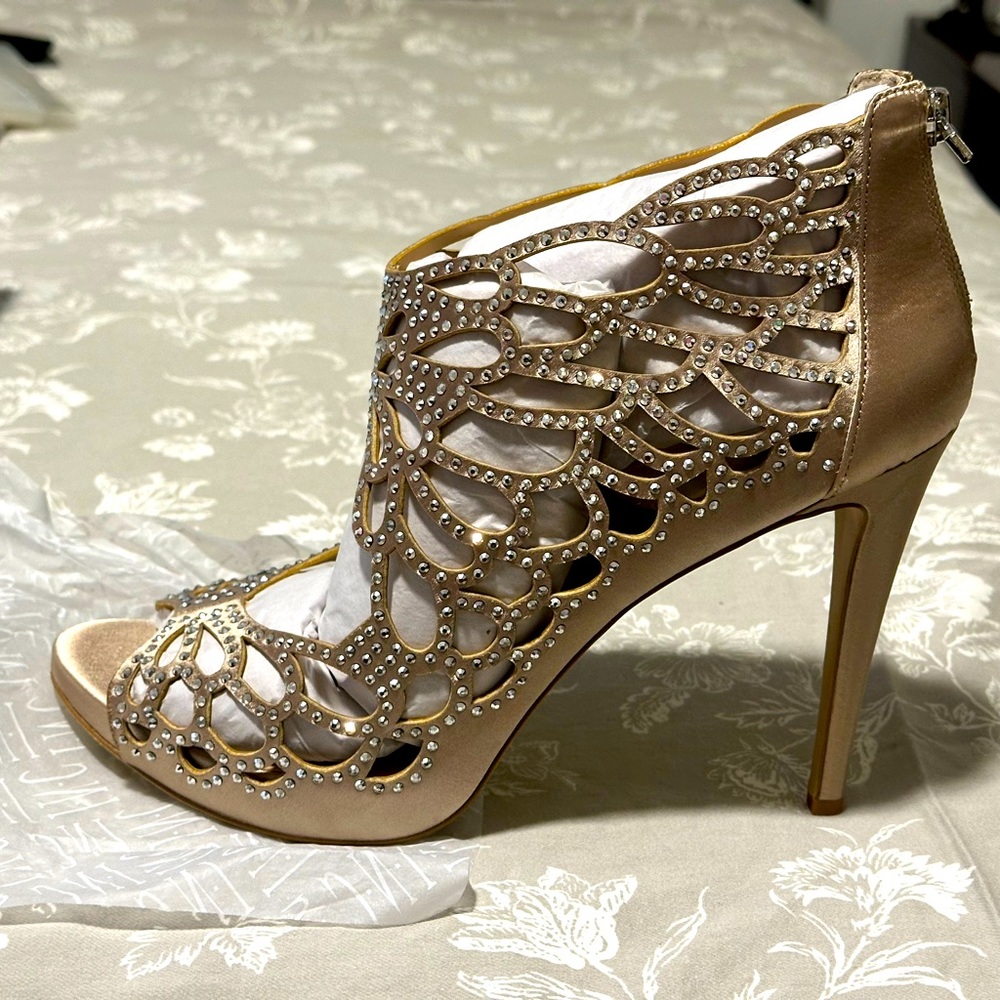 Women’s size 11 champagne pumps #BRANDNEW